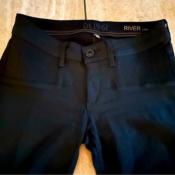 Gently worn DL1961 black low rise straight jeans - Picture 2 of 4